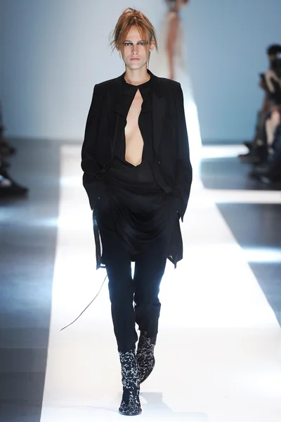 Look 25